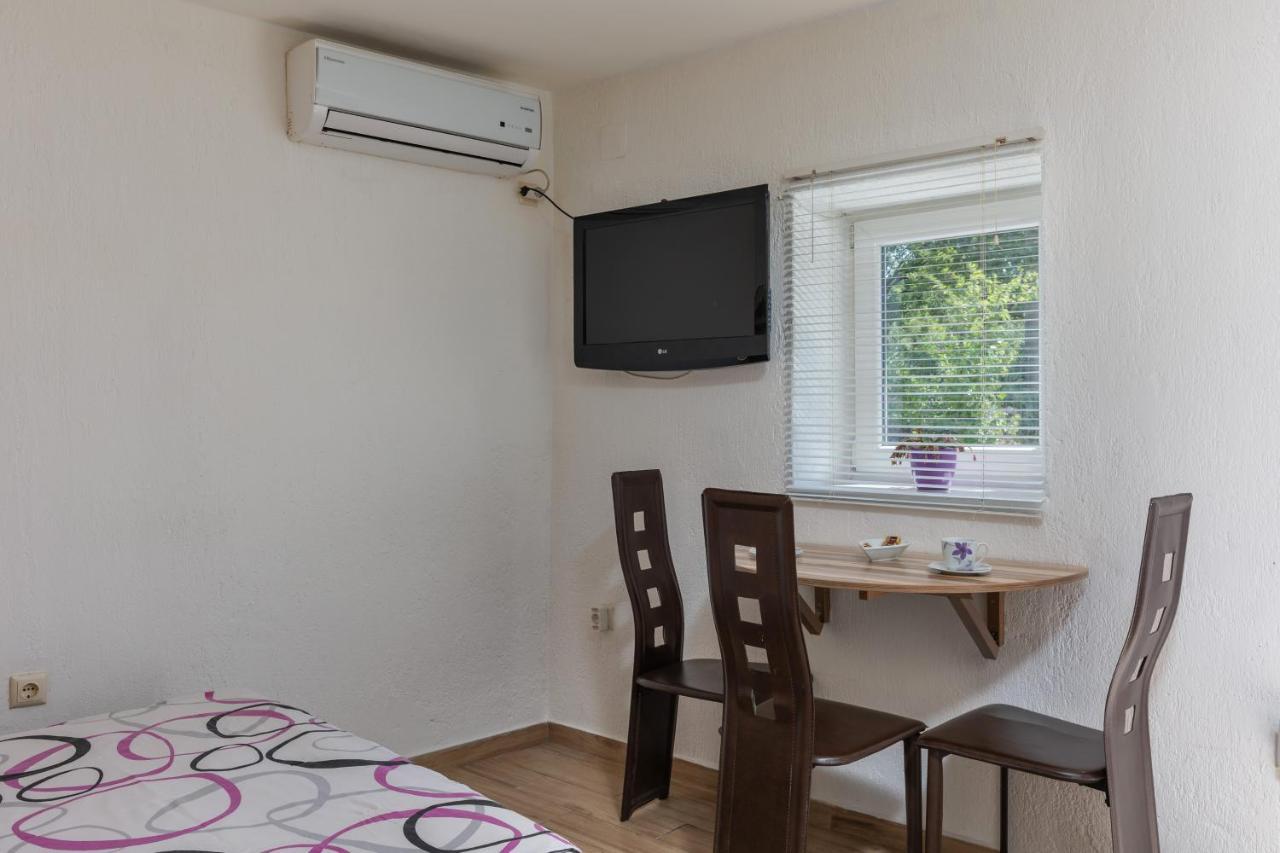 Charming Studio With Hot Tube, Terrace, Barbecue And Garden Kraljevica Exterior photo